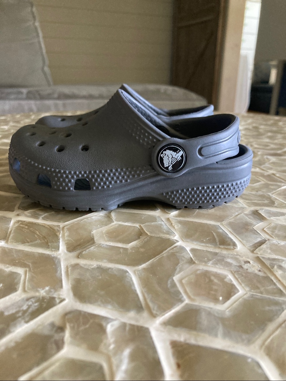 LIKE NEW! CROCS Kids Classic Clog in ‘slate grey’ - Picture 3 of 12